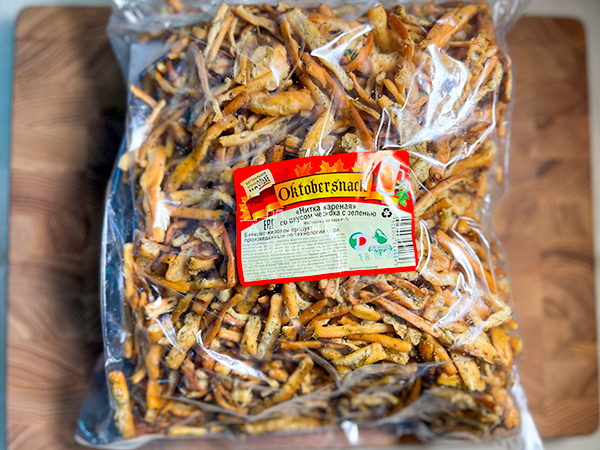 Нитка ЖАРЕНАЯ "Чеснок с зеленью" Oktobersnack 1 кг (сырный продукт) в Котельниках